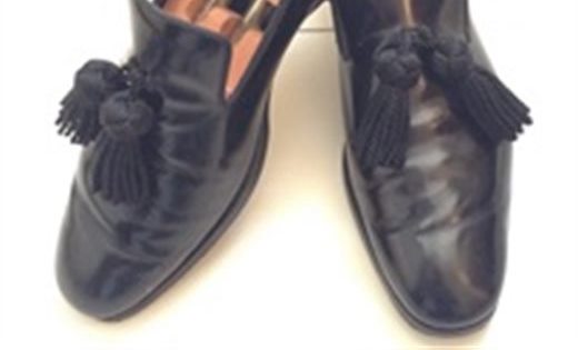 Schuhe mit handgefertigten Spikatkopf-Quasten
